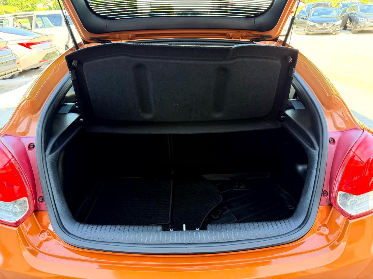 Hyundai Veloster Base 6AT 2016