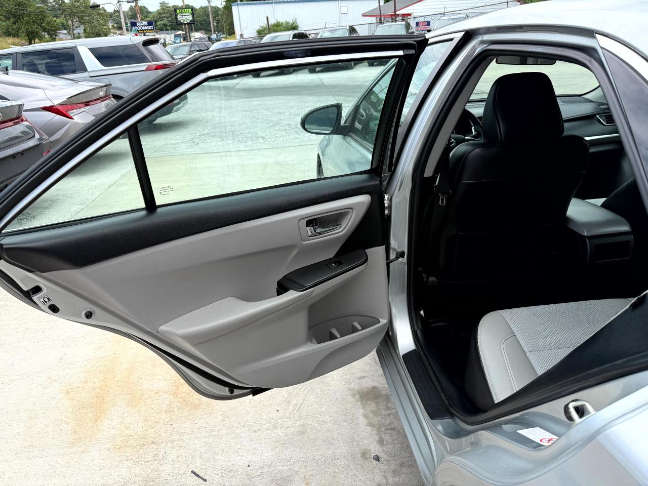 Toyota Camry SE 2017