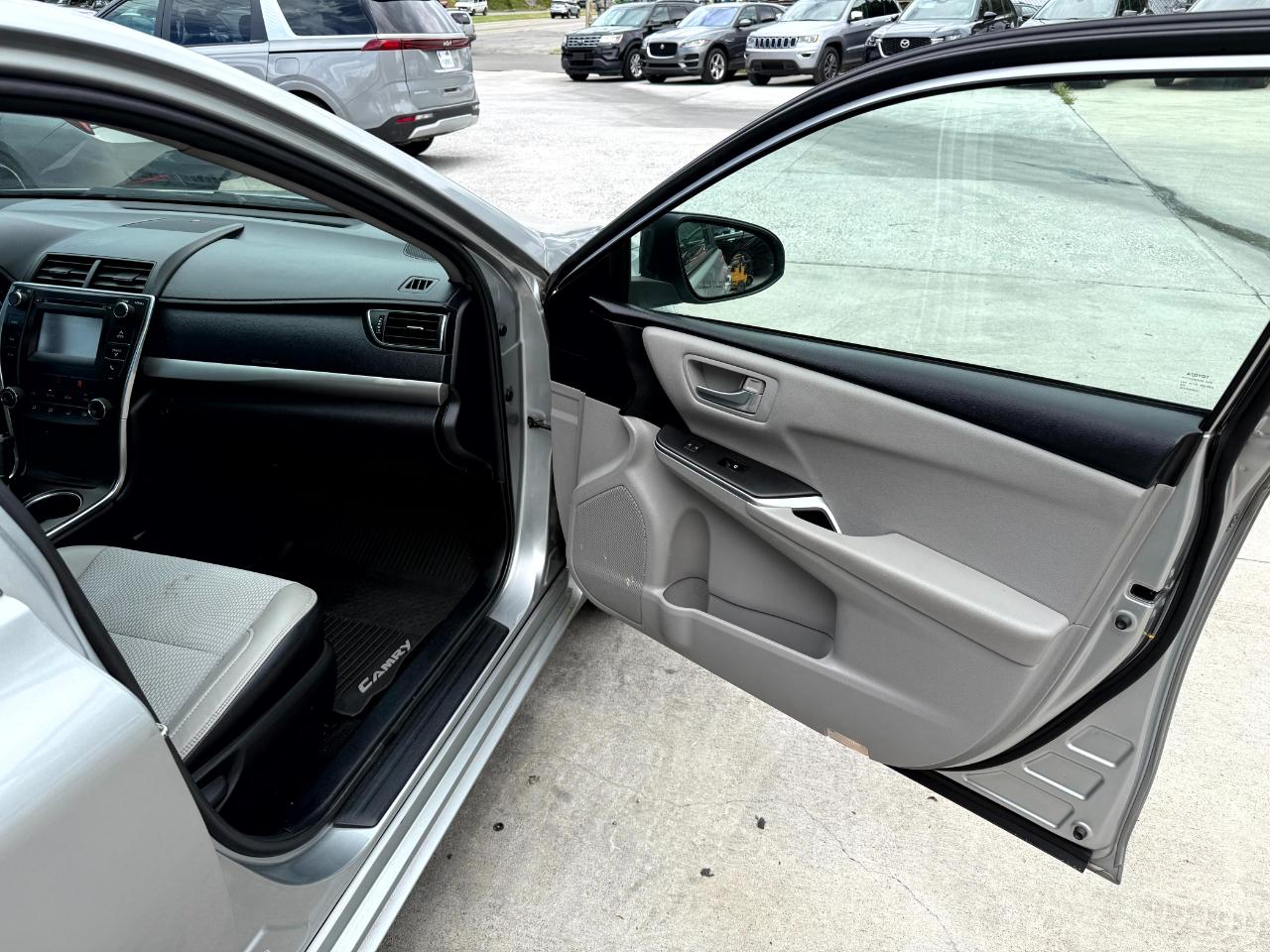 Toyota Camry SE 2017