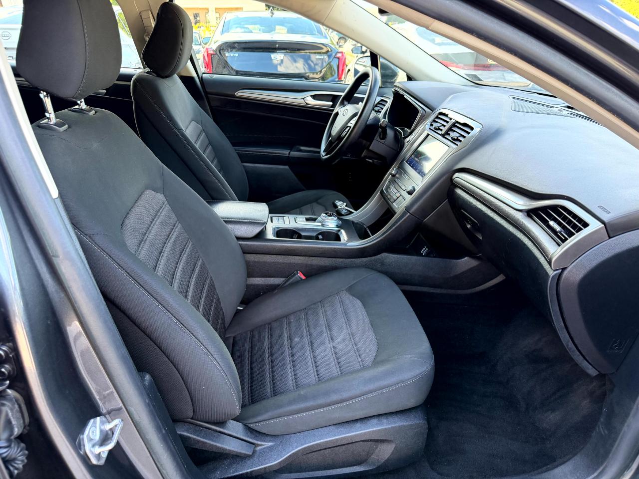 Ford Fusion Hybrid SE 2020