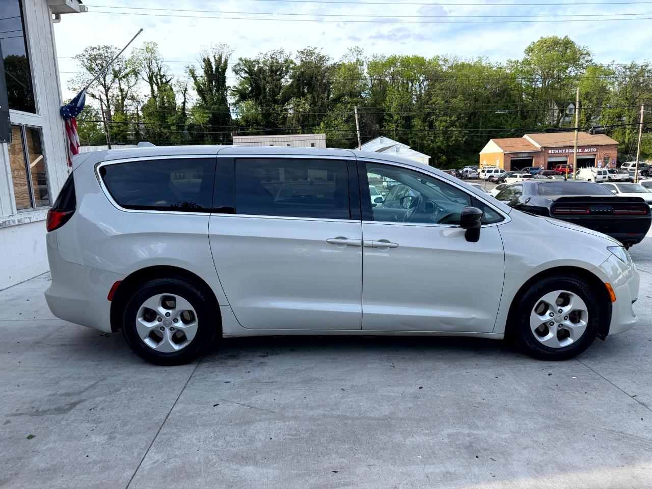 Chrysler Pacifica LX 2017