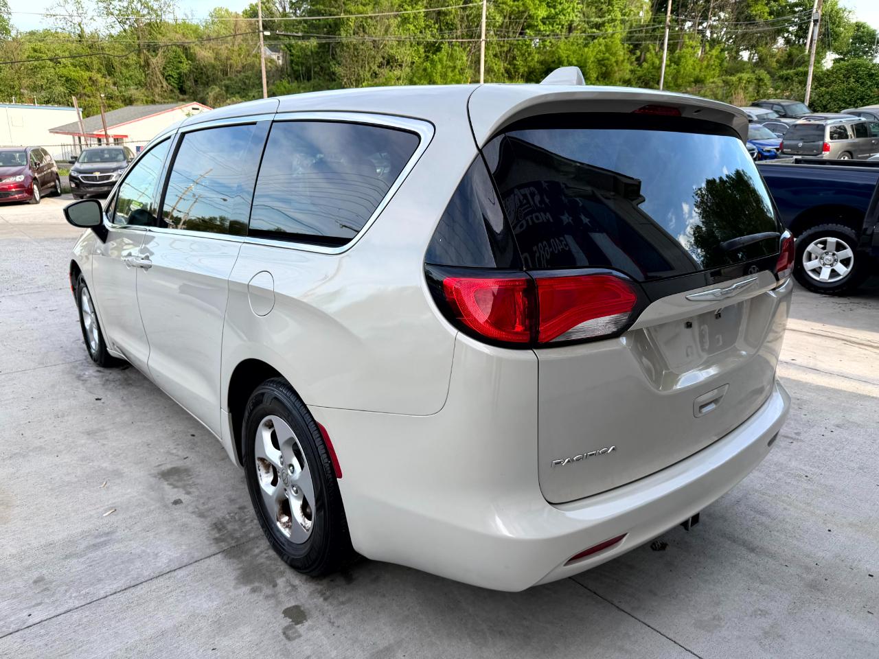 Chrysler Pacifica LX 2017