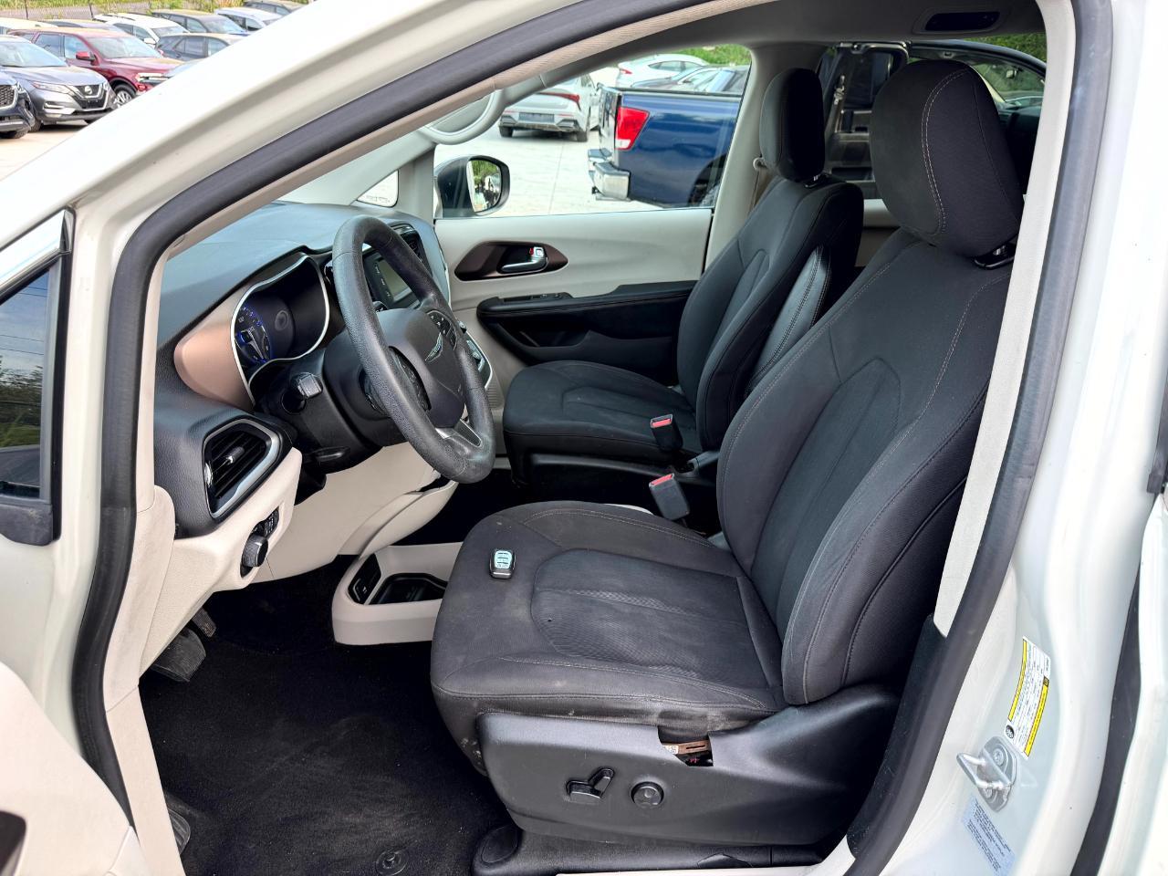 Chrysler Pacifica LX 2017