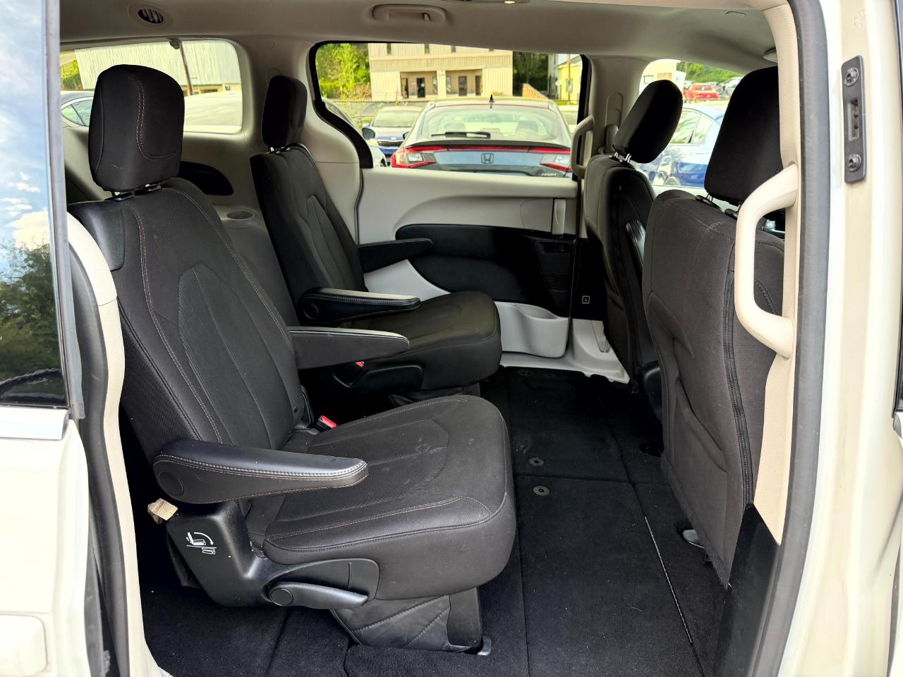 Chrysler Pacifica LX 2017