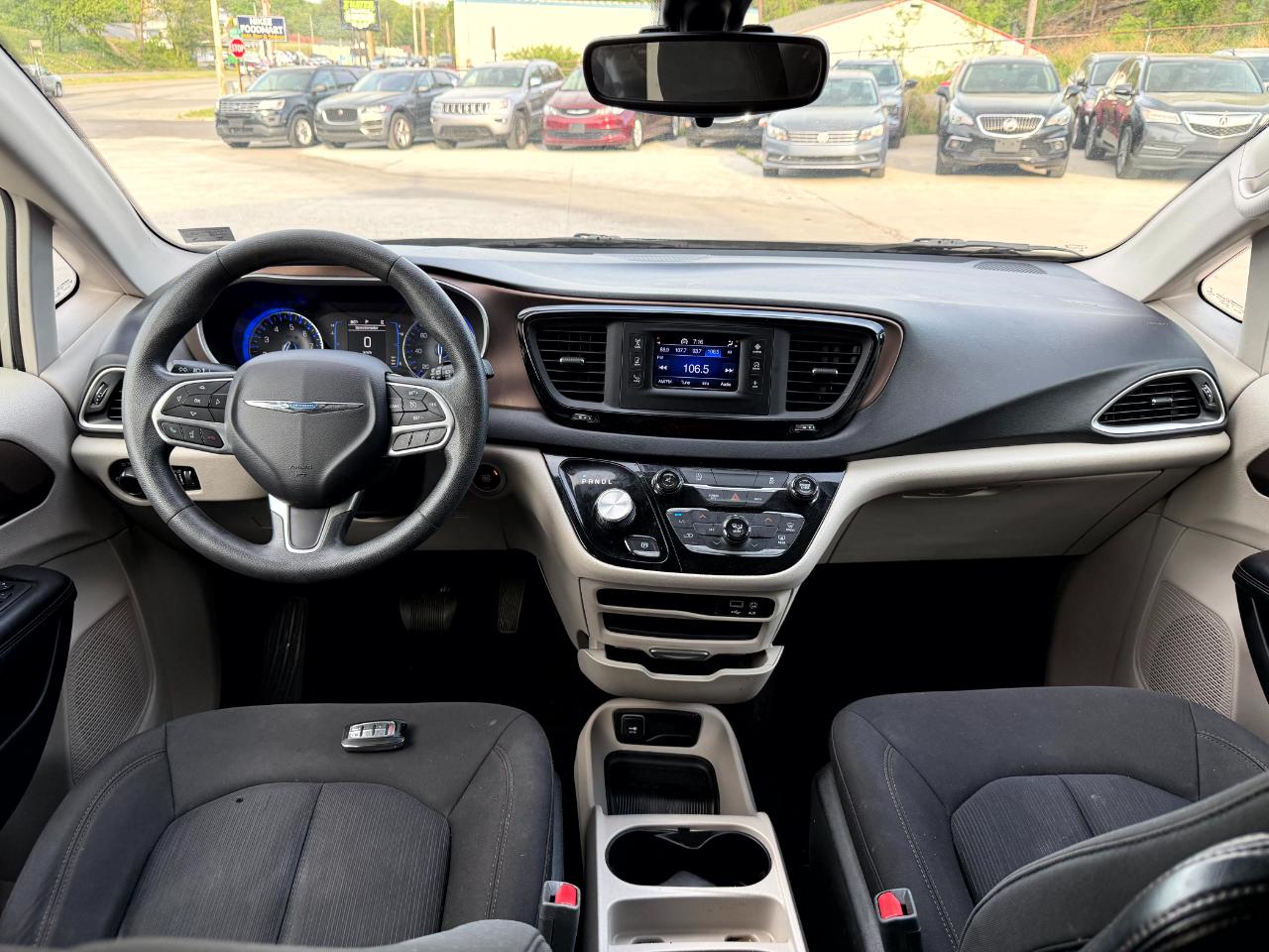 Chrysler Pacifica LX 2017