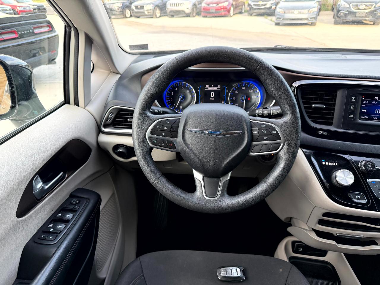 Chrysler Pacifica LX 2017
