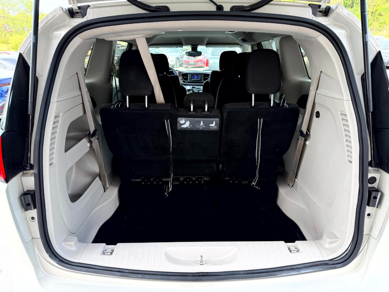 Chrysler Pacifica LX 2017