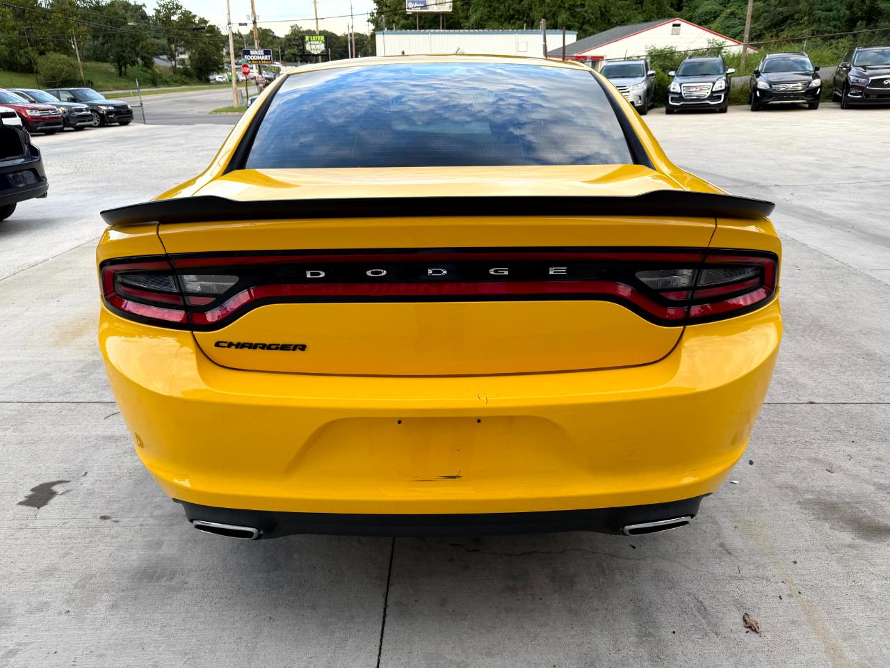Dodge Charger SE 2017