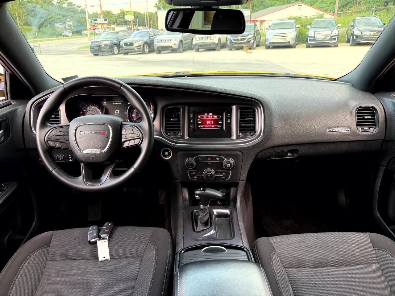 Dodge Charger SE 2017