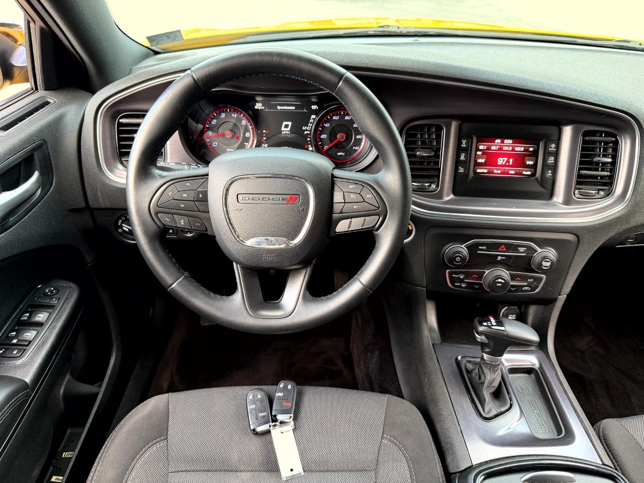 Dodge Charger SE 2017