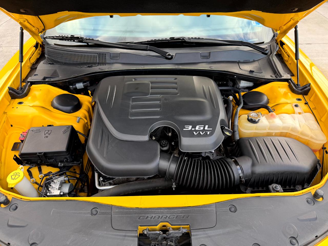Dodge Charger SE 2017
