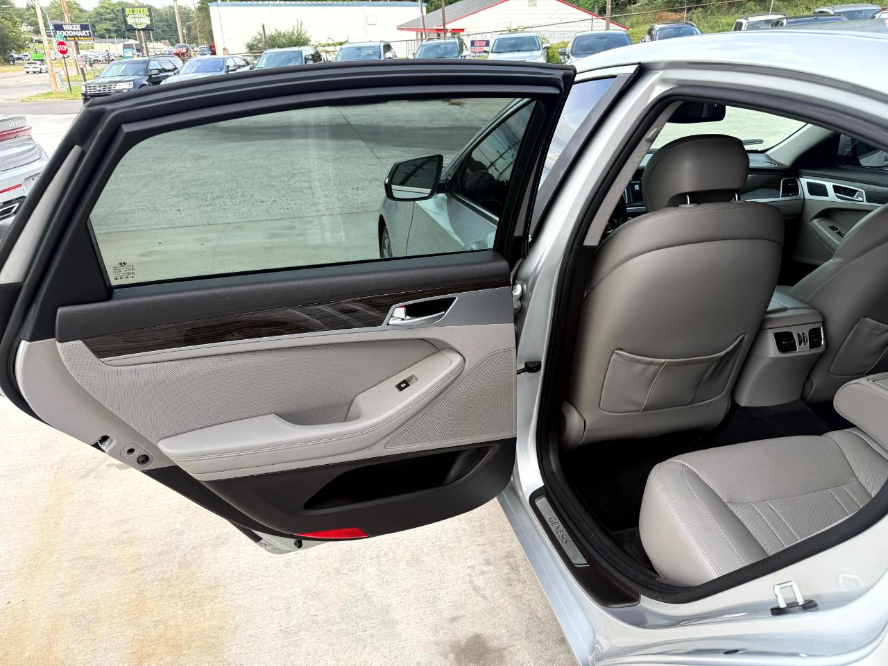 Hyundai Genesis 3.8L 2015