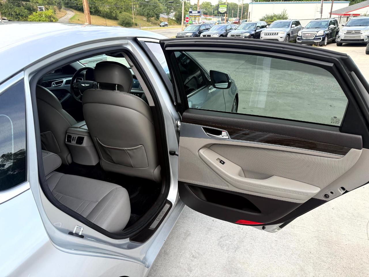 Hyundai Genesis 3.8L 2015