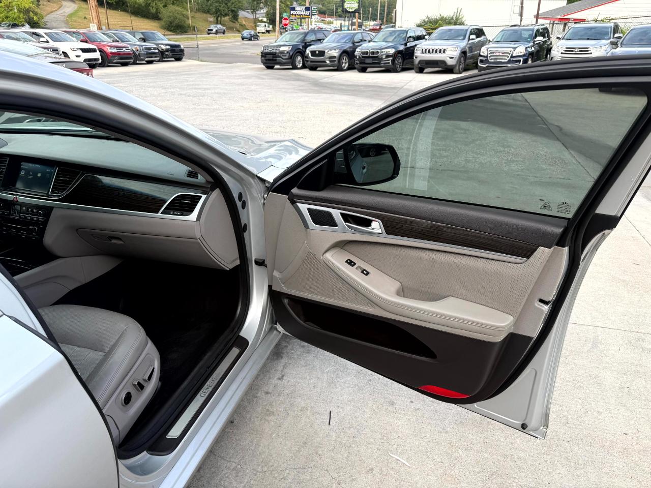 Hyundai Genesis 3.8L 2015