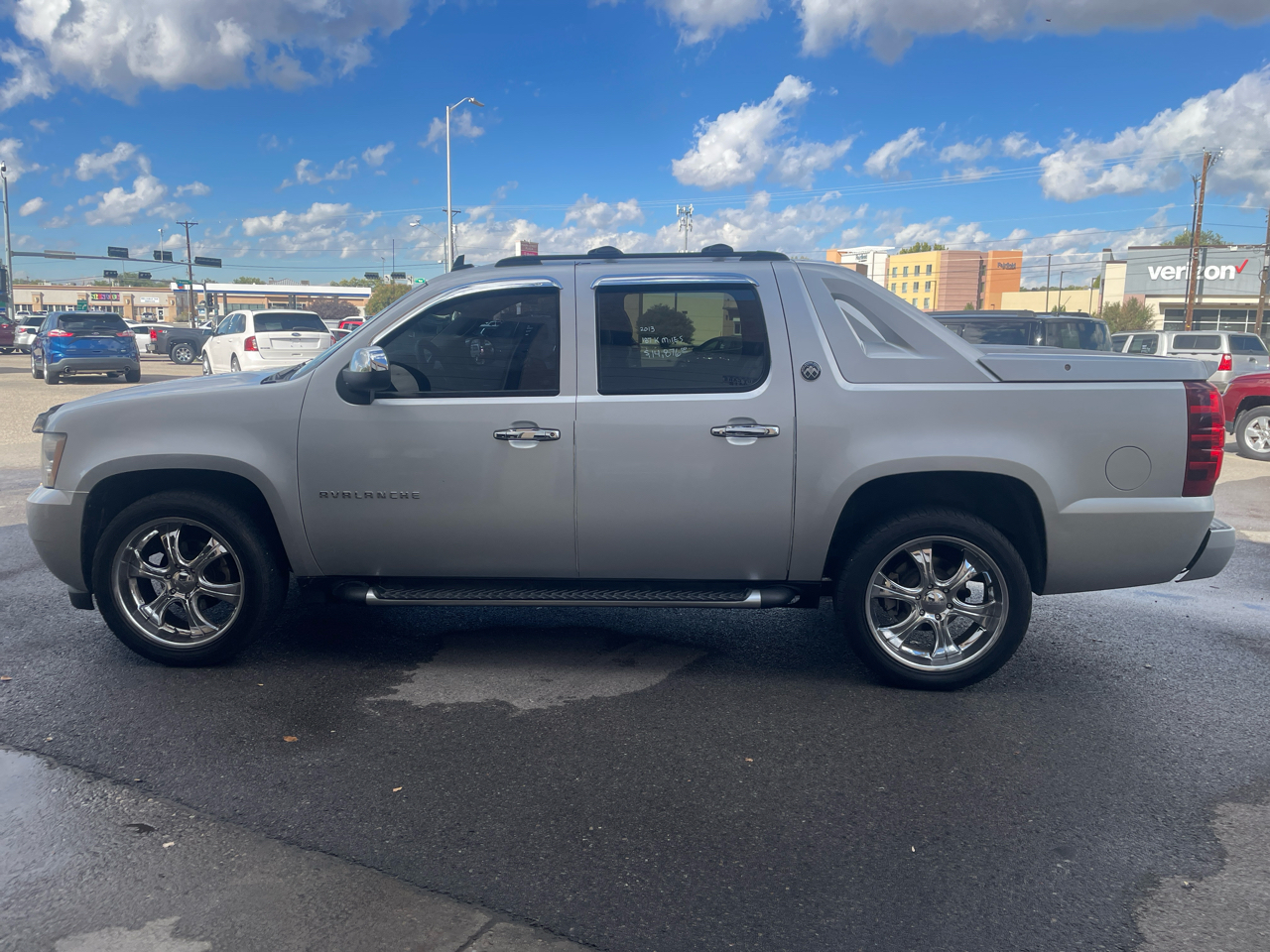 2013 Chevrolet Avalanche LT 2WD