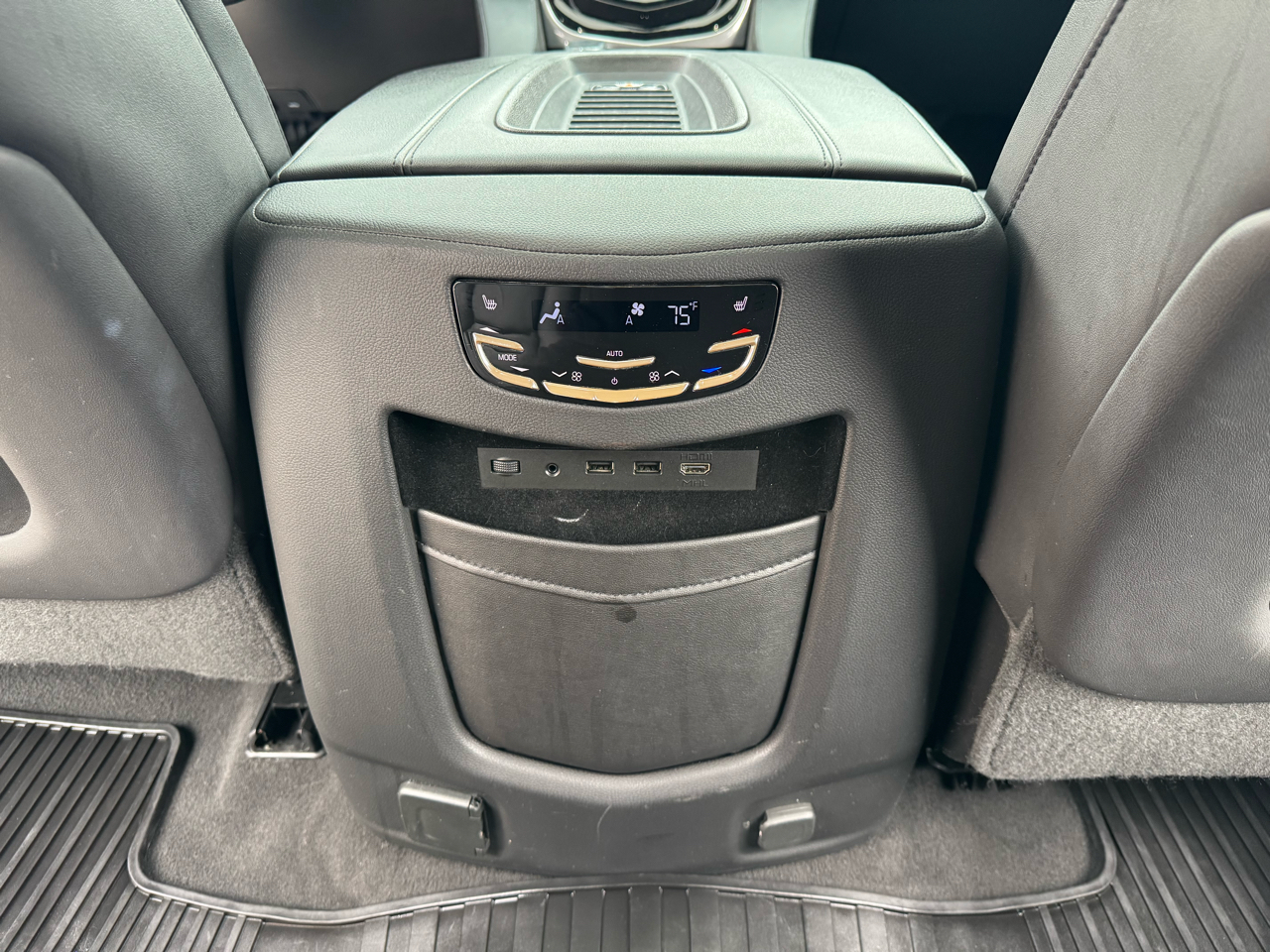 Cadillac Escalade Luxury 4WD 2019 Cadillac Escalade Luxury 4WD 2019