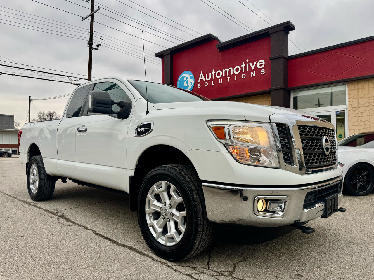 2017 Nissan Titan XD SV's photo