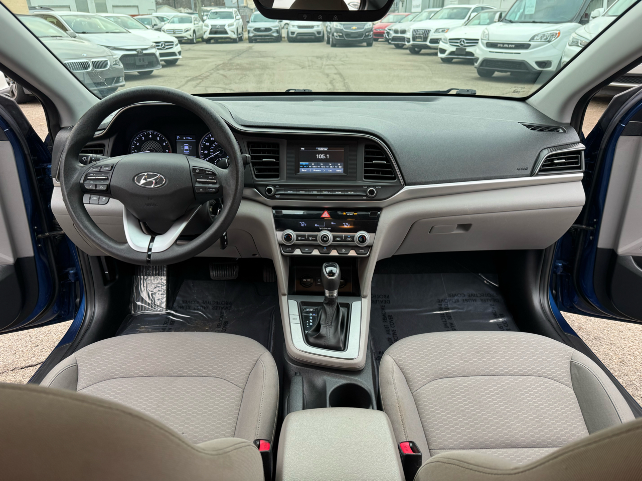 Hyundai Elantra SE 6M 2020