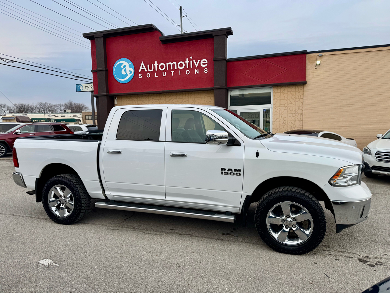 RAM 1500 SLT Crew Cab SWB 4WD 2016