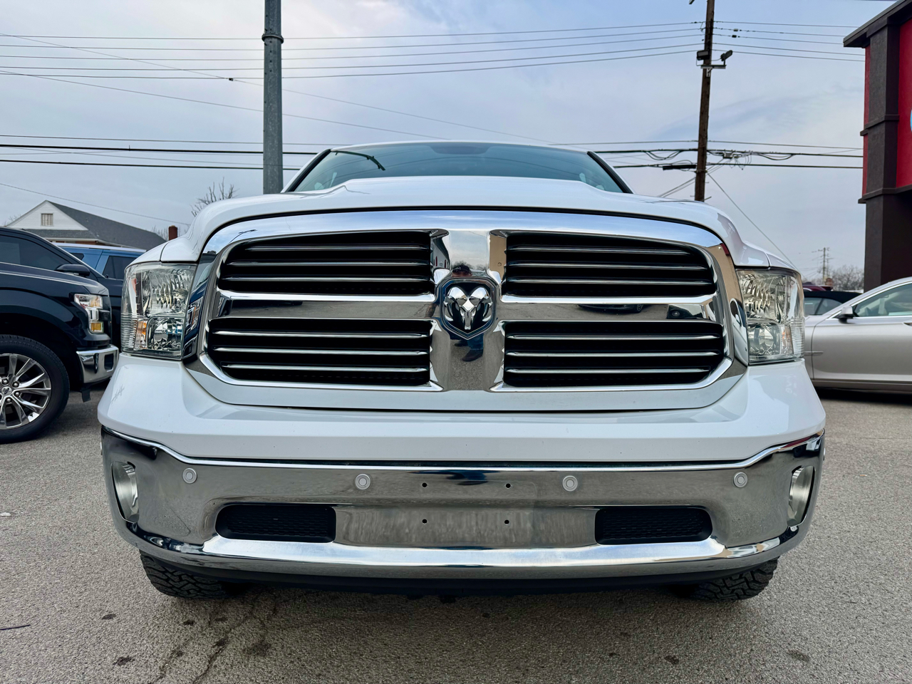 RAM 1500 SLT Crew Cab SWB 4WD 2016