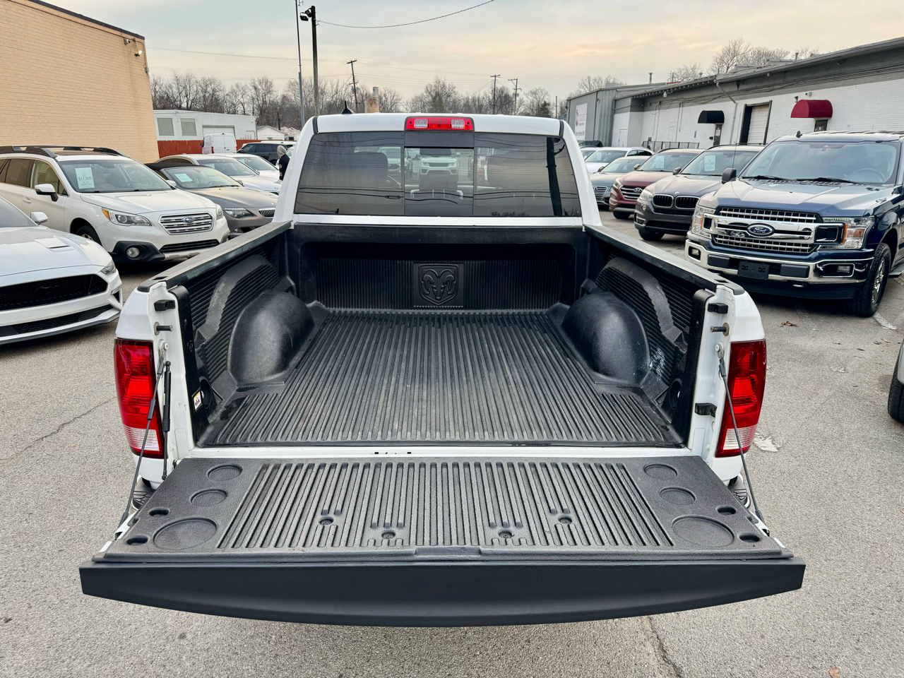 RAM 1500 SLT Crew Cab SWB 4WD 2016