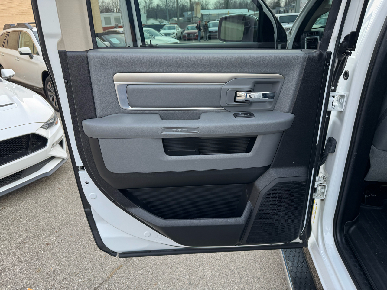 RAM 1500 SLT Crew Cab SWB 4WD 2016