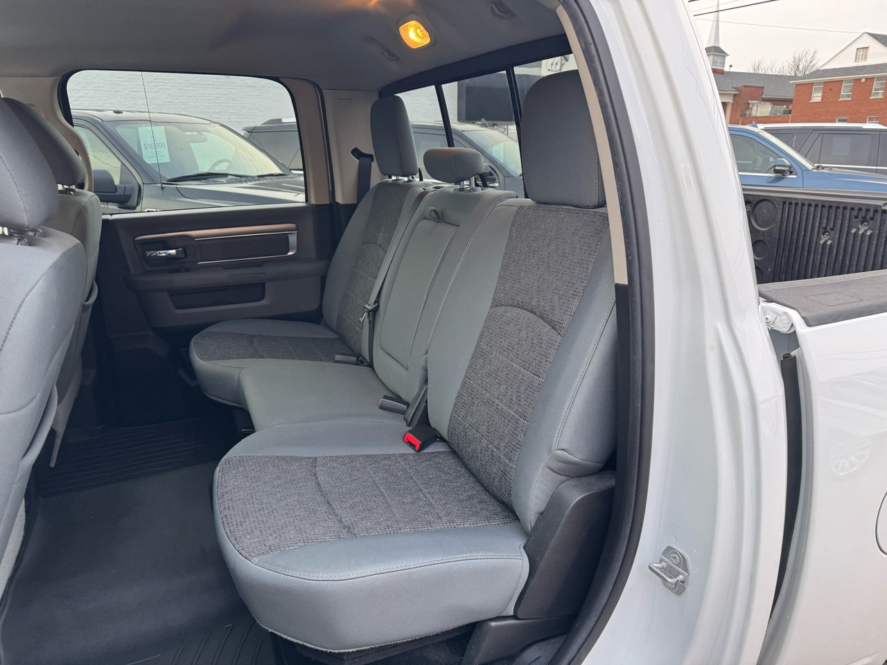 RAM 1500 SLT Crew Cab SWB 4WD 2016