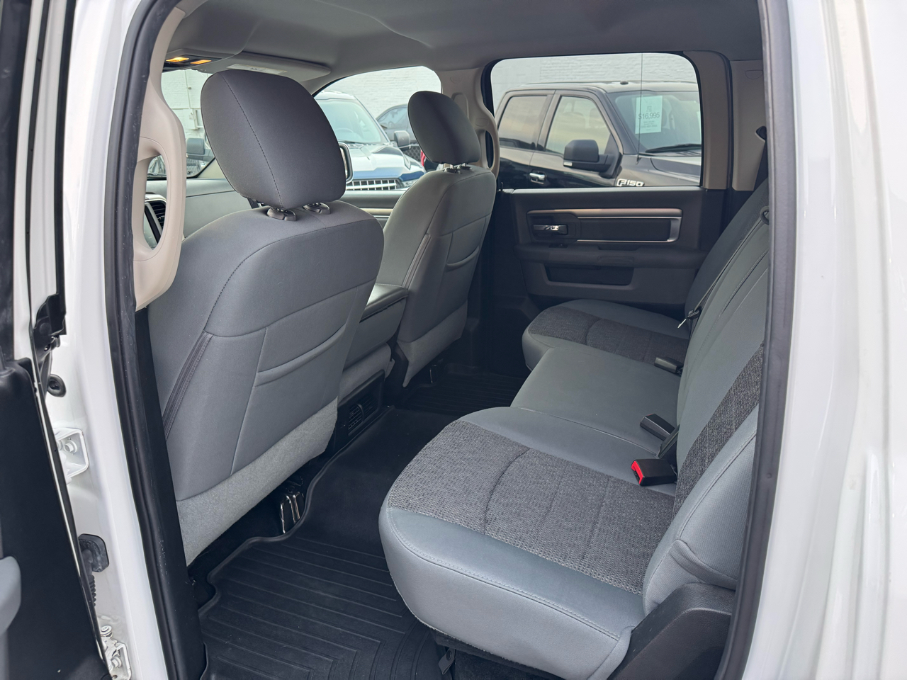 RAM 1500 SLT Crew Cab SWB 4WD 2016