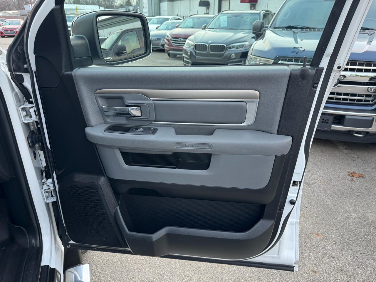 RAM 1500 SLT Crew Cab SWB 4WD 2016