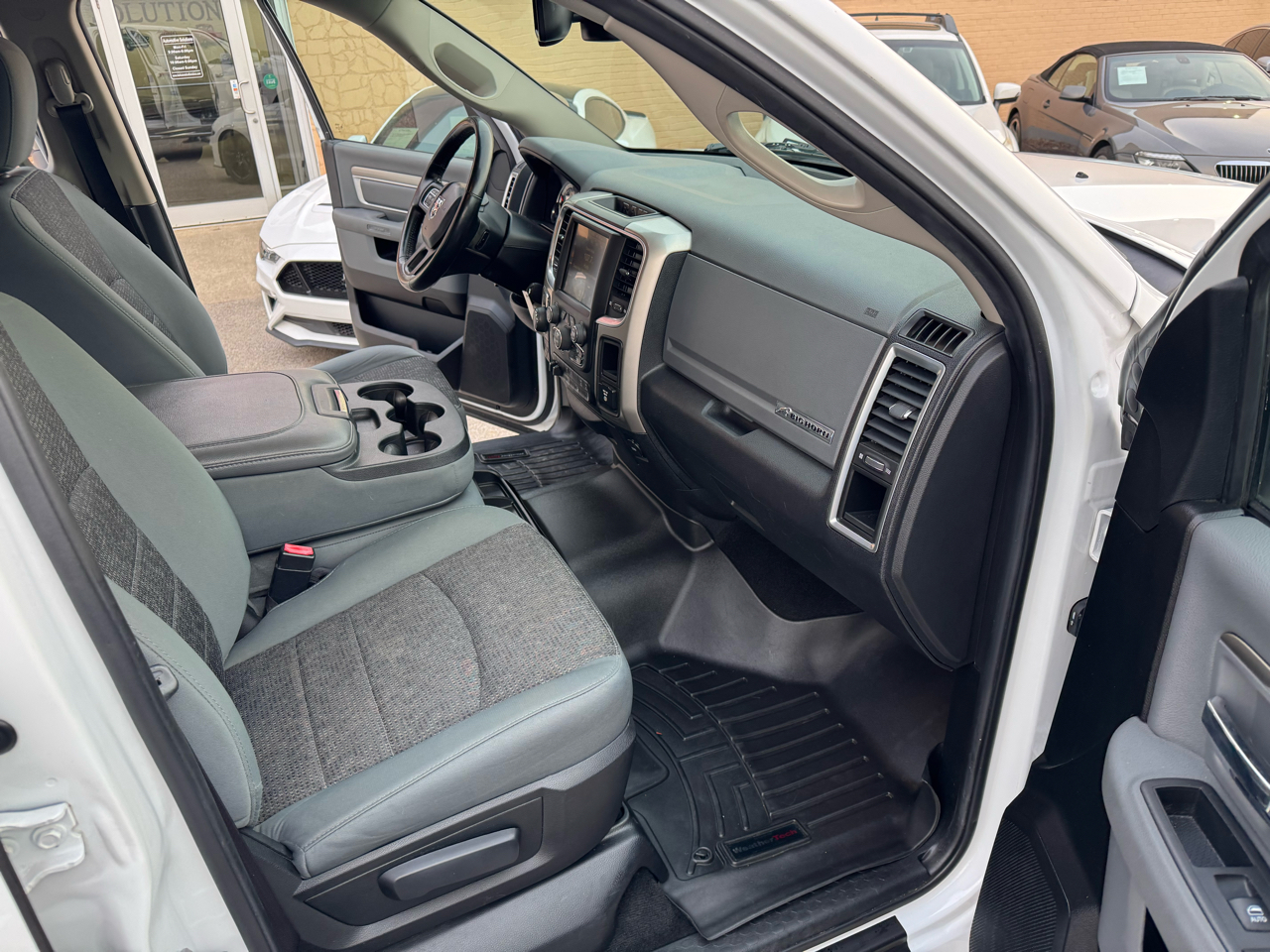 RAM 1500 SLT Crew Cab SWB 4WD 2016