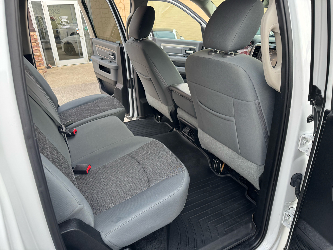 RAM 1500 SLT Crew Cab SWB 4WD 2016