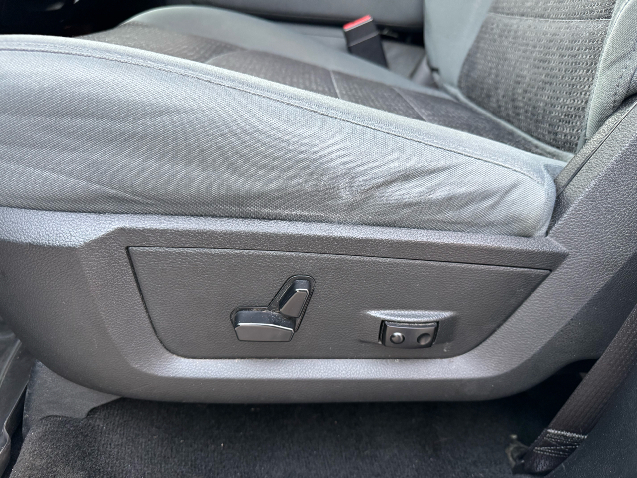 RAM 1500 SLT Crew Cab SWB 4WD 2016