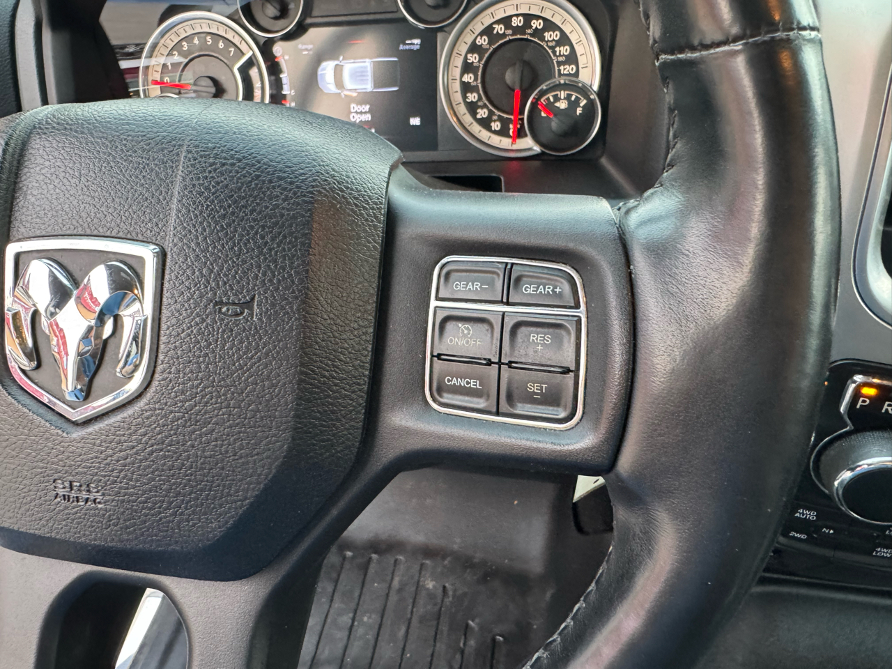 RAM 1500 SLT Crew Cab SWB 4WD 2016