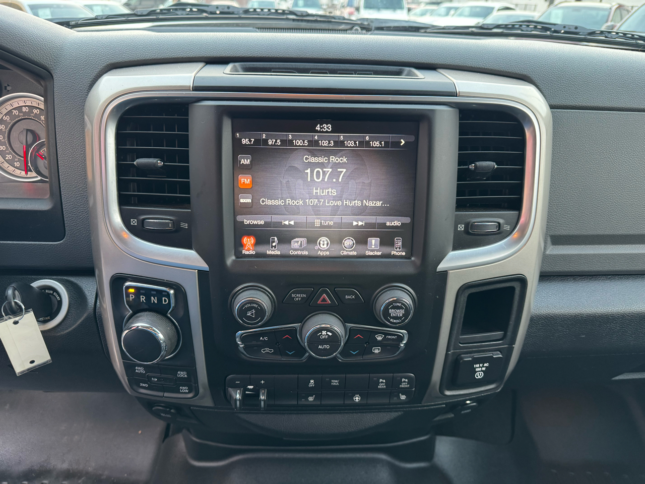 RAM 1500 SLT Crew Cab SWB 4WD 2016