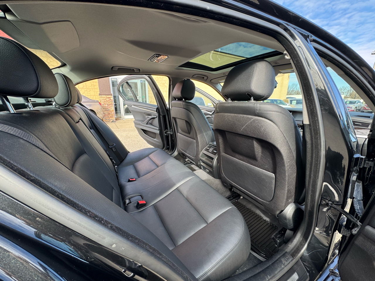 BMW 5-Series 528i 2015