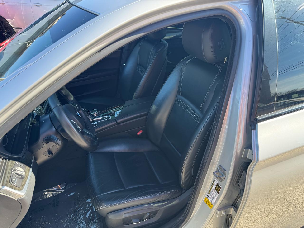 BMW 5-Series 528i 2015