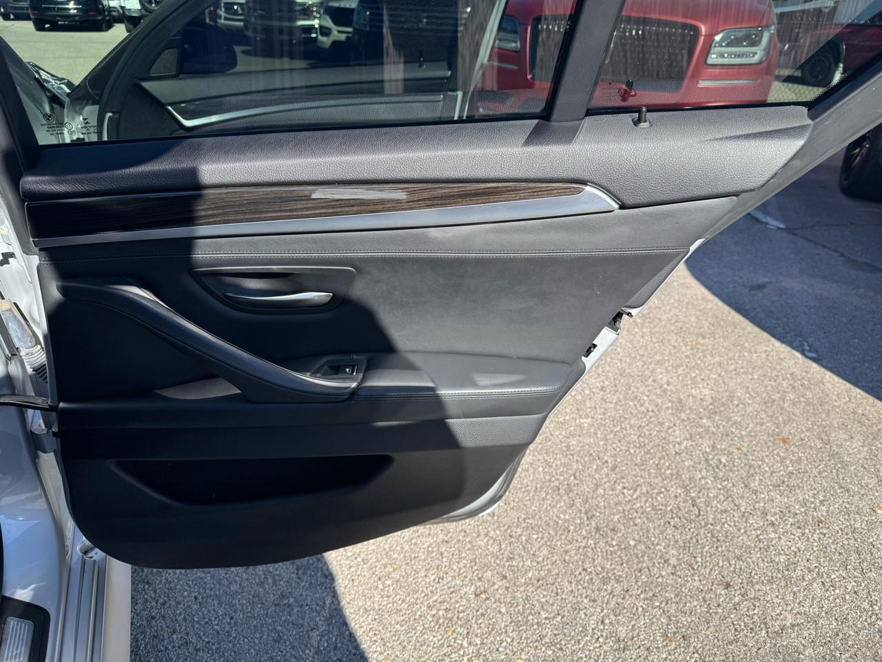 BMW 5-Series 528i 2015