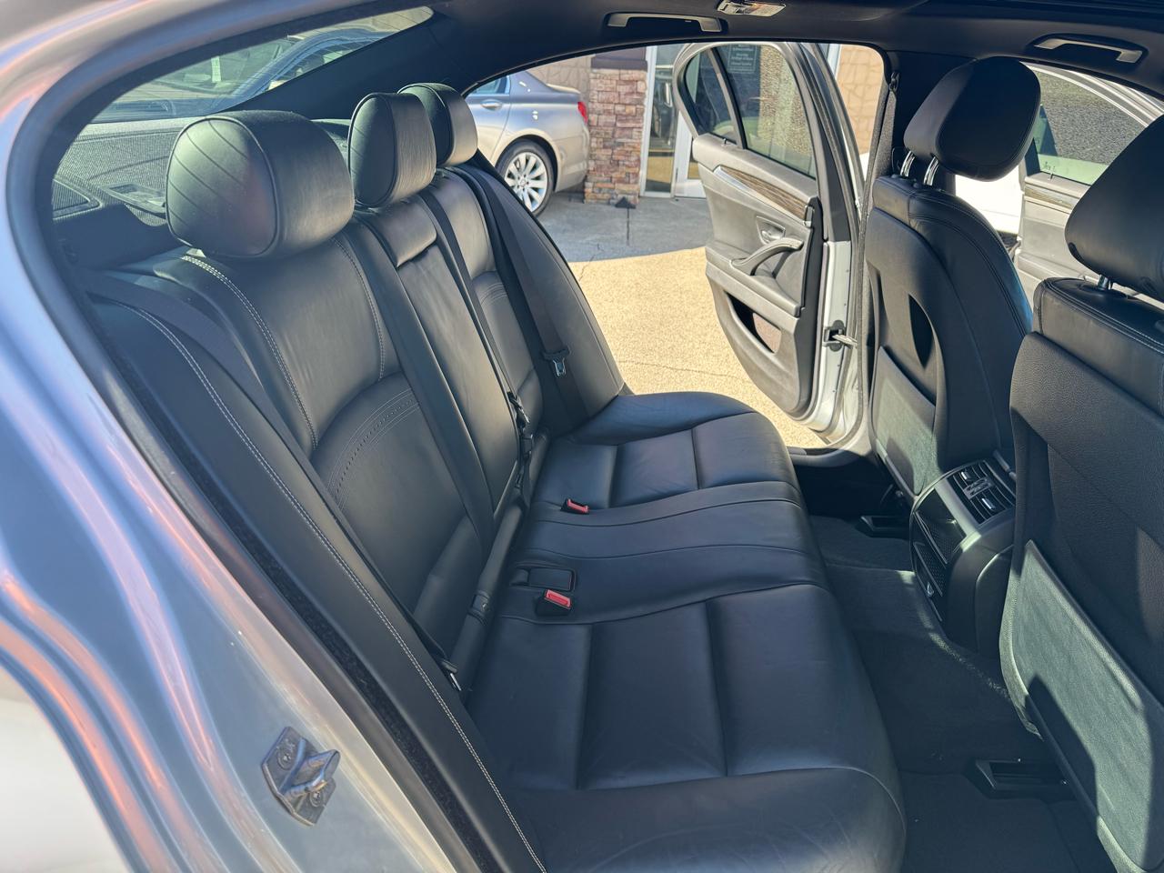 BMW 5-Series 528i 2015