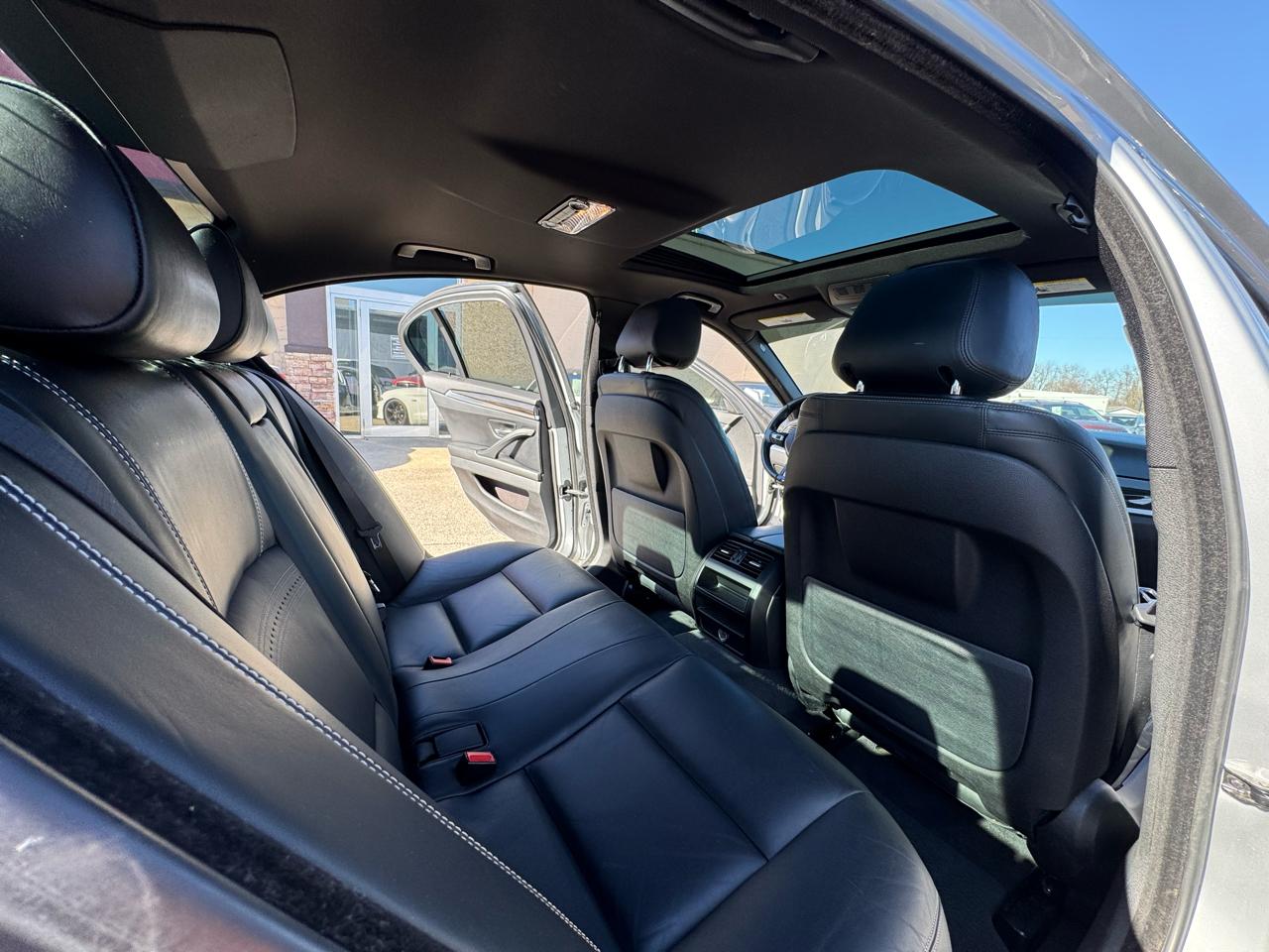 BMW 5-Series 528i 2015