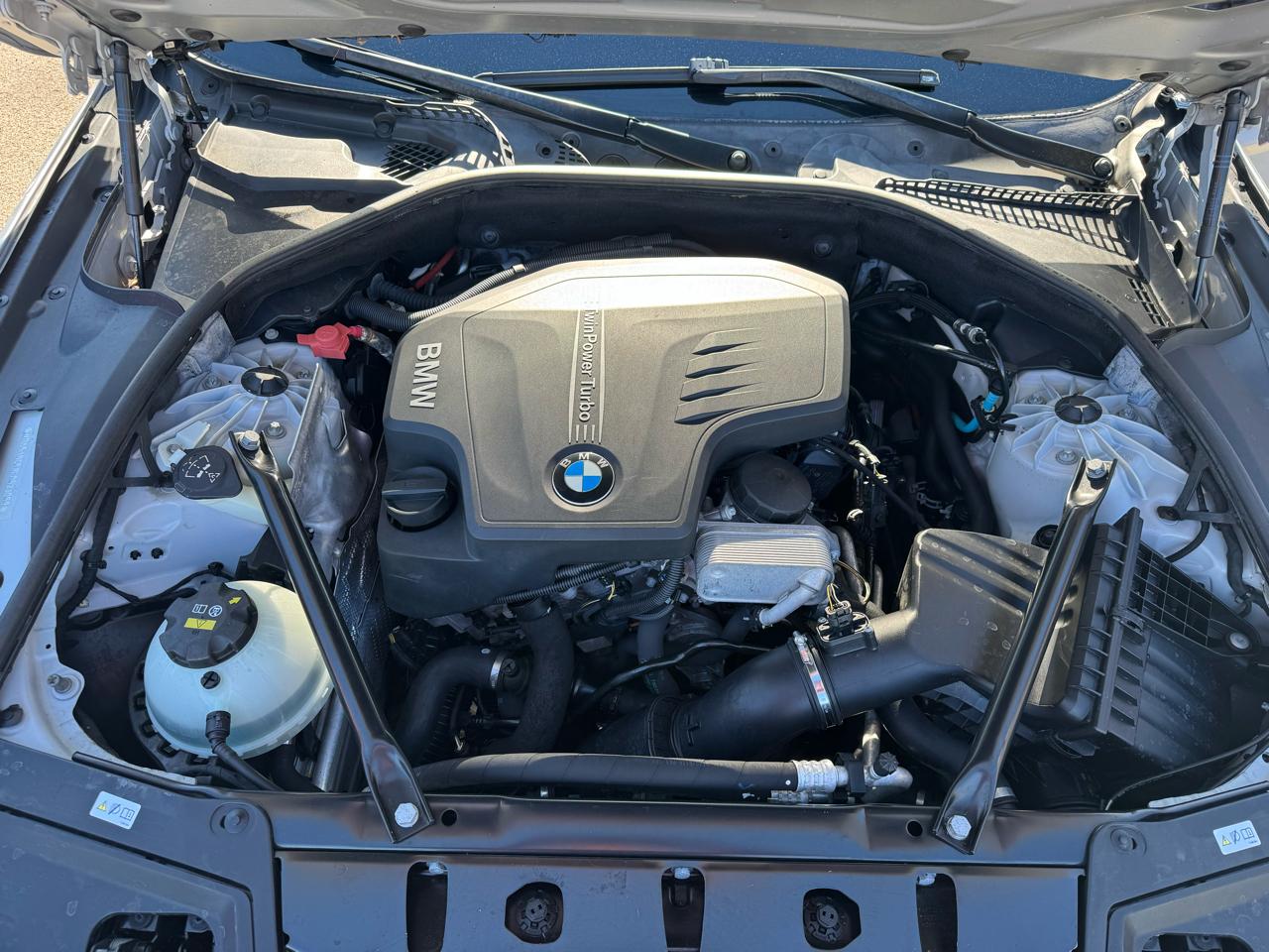 BMW 5-Series 528i 2015