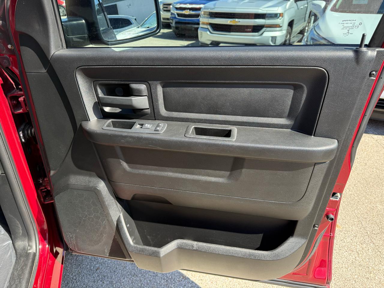 RAM 1500 Tradesman Crew Cab SWB 2WD 2015