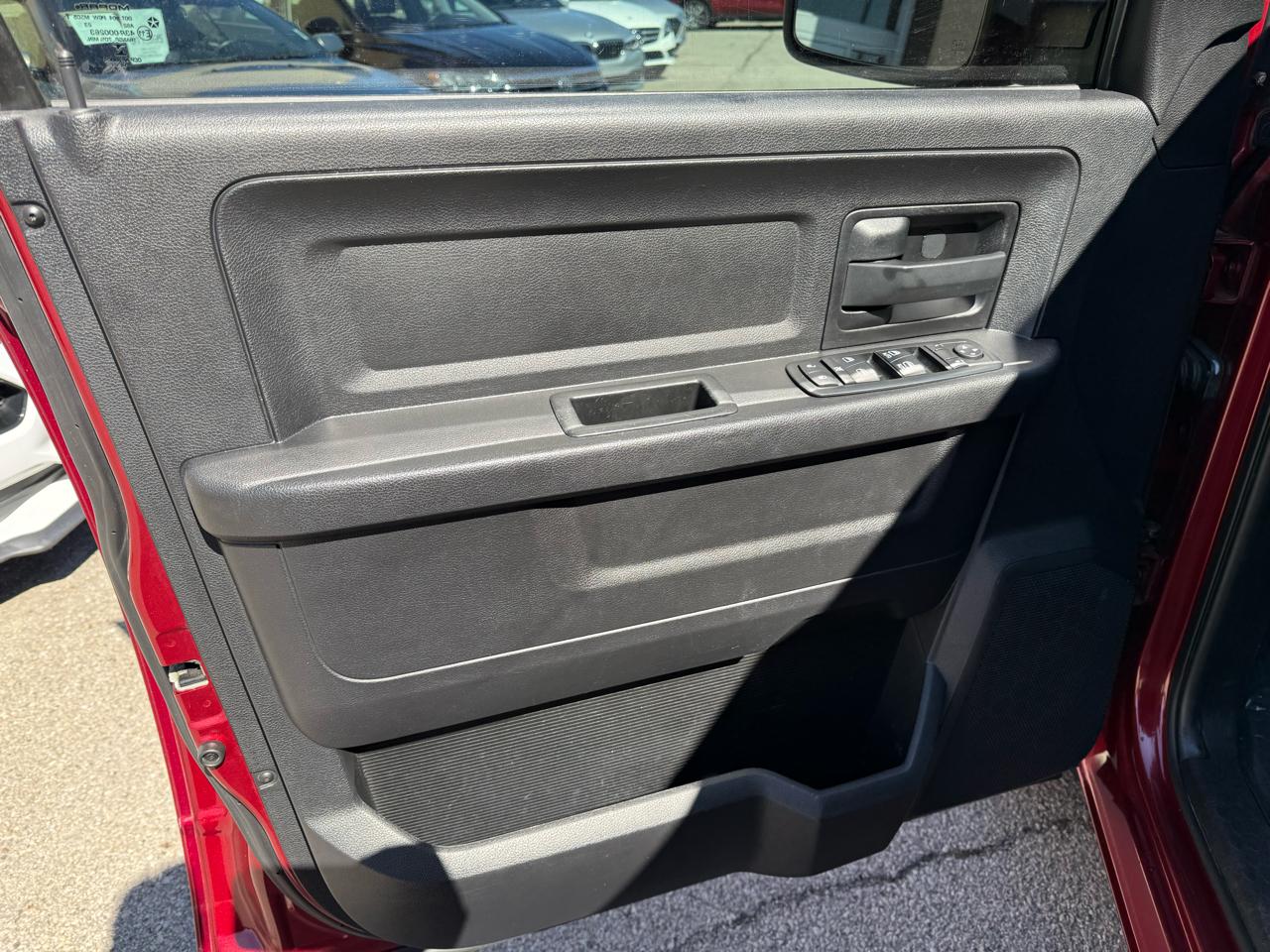 RAM 1500 Tradesman Crew Cab SWB 2WD 2015