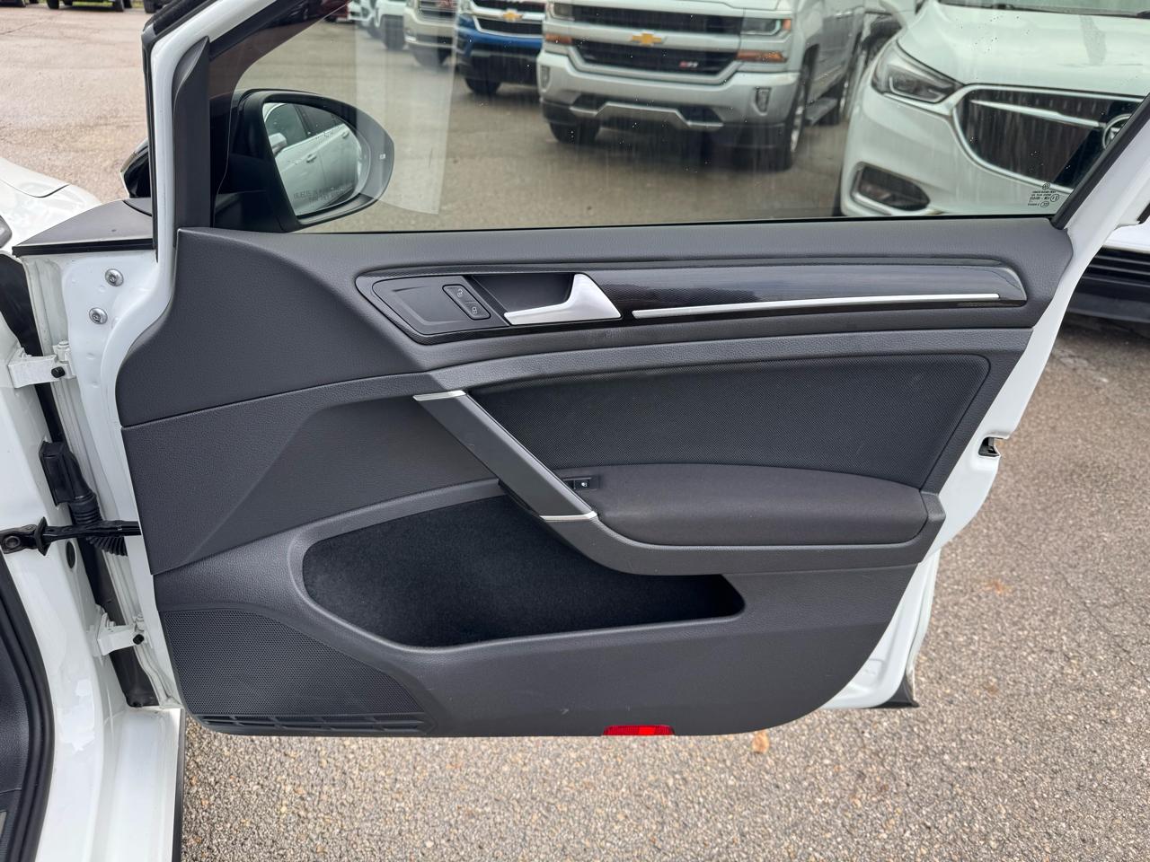 Volkswagen Golf GTI SE 6A 4-Door 2017