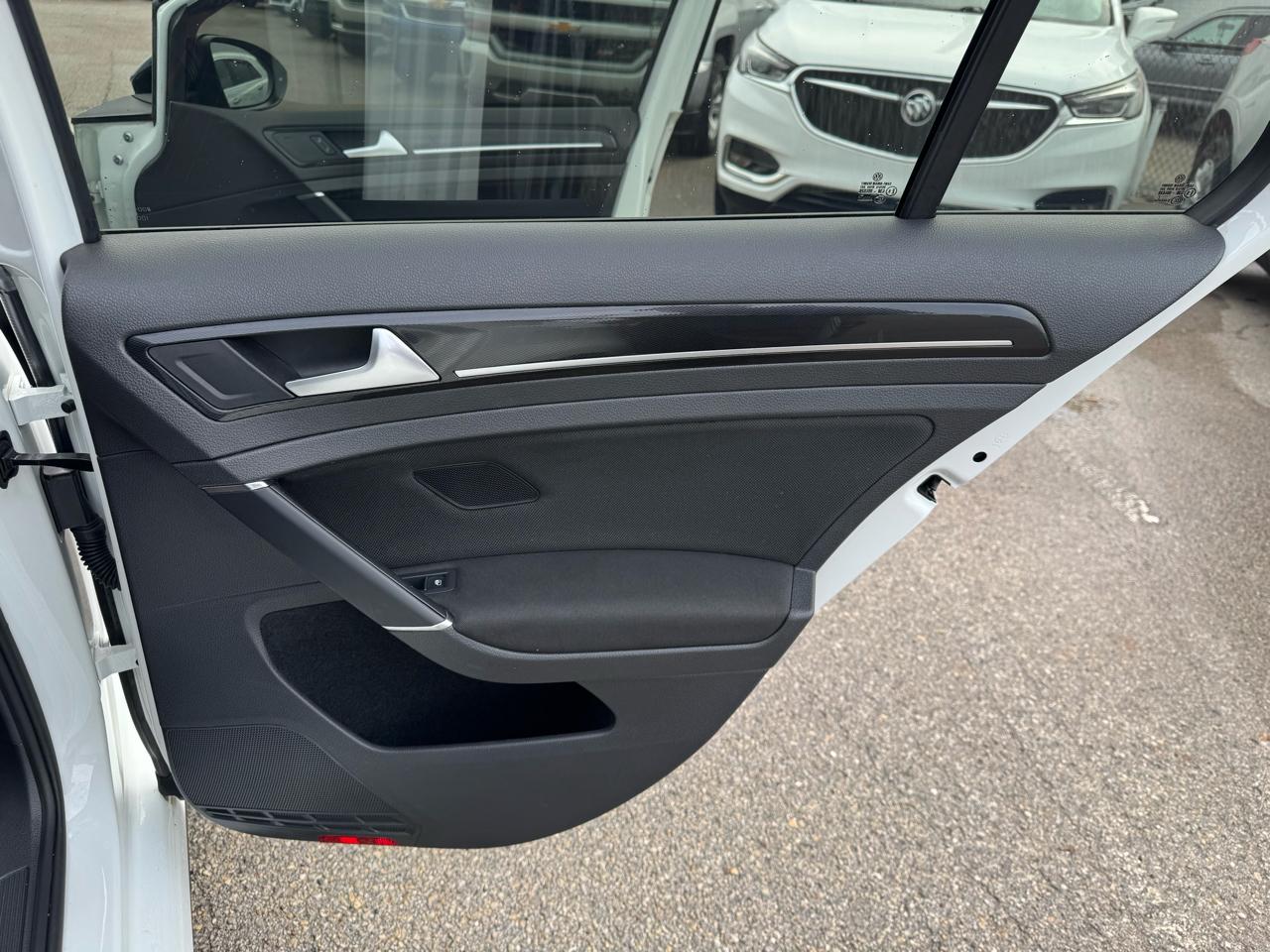 Volkswagen Golf GTI SE 6A 4-Door 2017