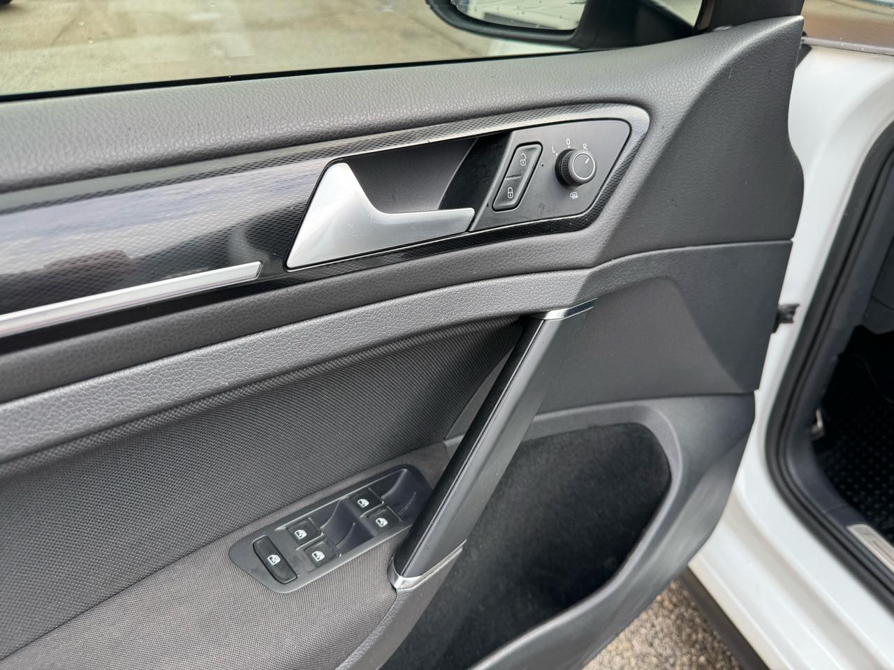 Volkswagen Golf GTI SE 6A 4-Door 2017