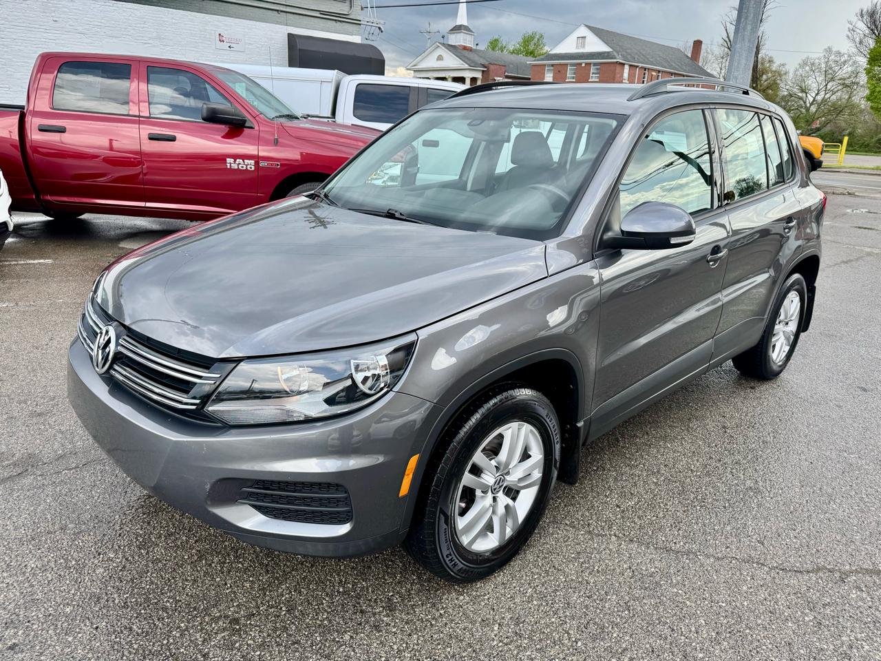 Volkswagen Tiguan SE 2016