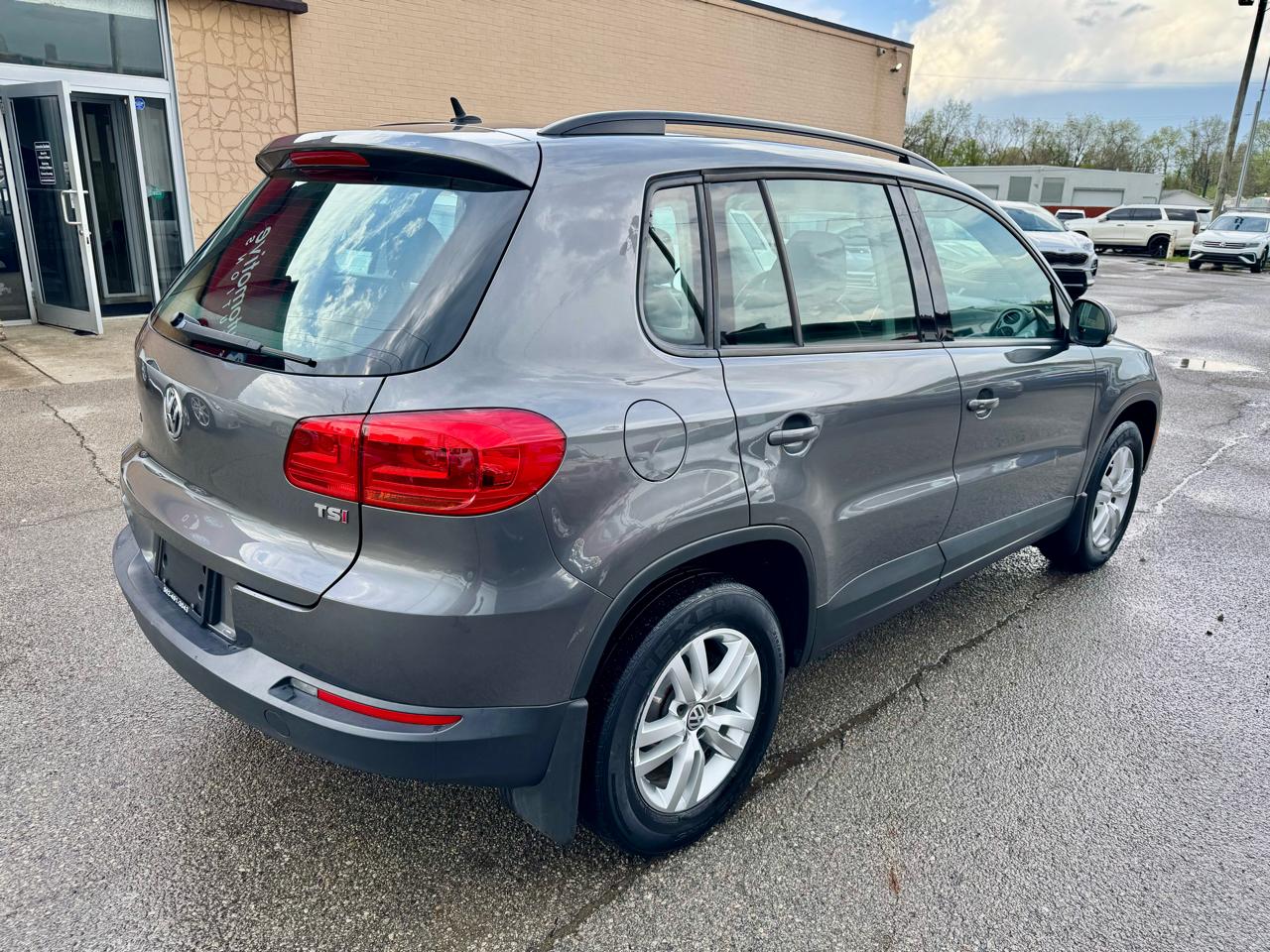 Volkswagen Tiguan SE 2016