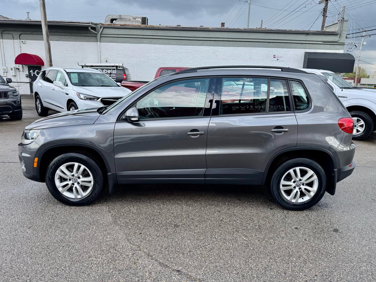 Volkswagen Tiguan SE 2016