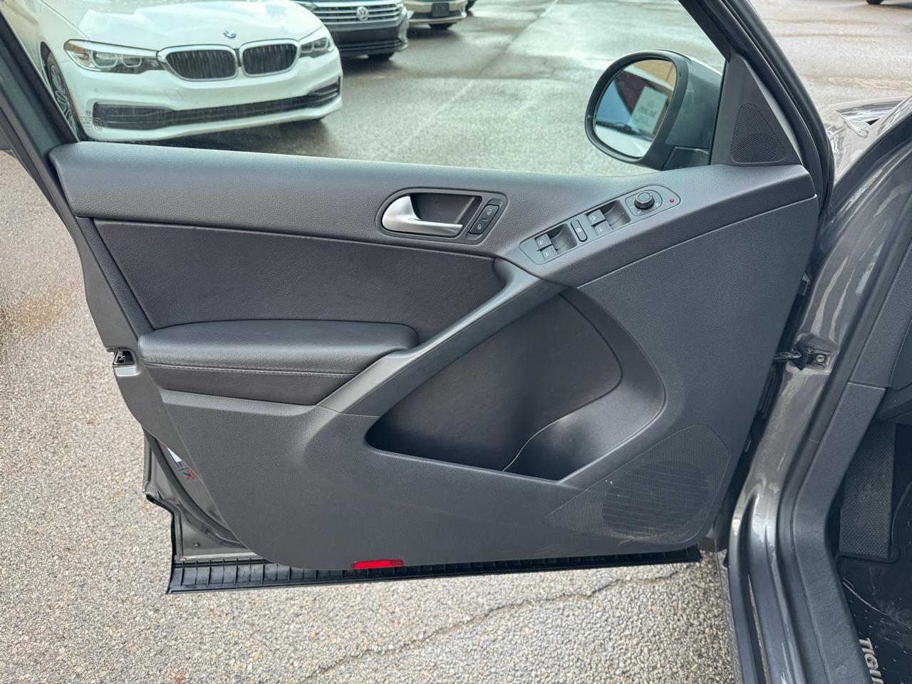 Volkswagen Tiguan SE 2016