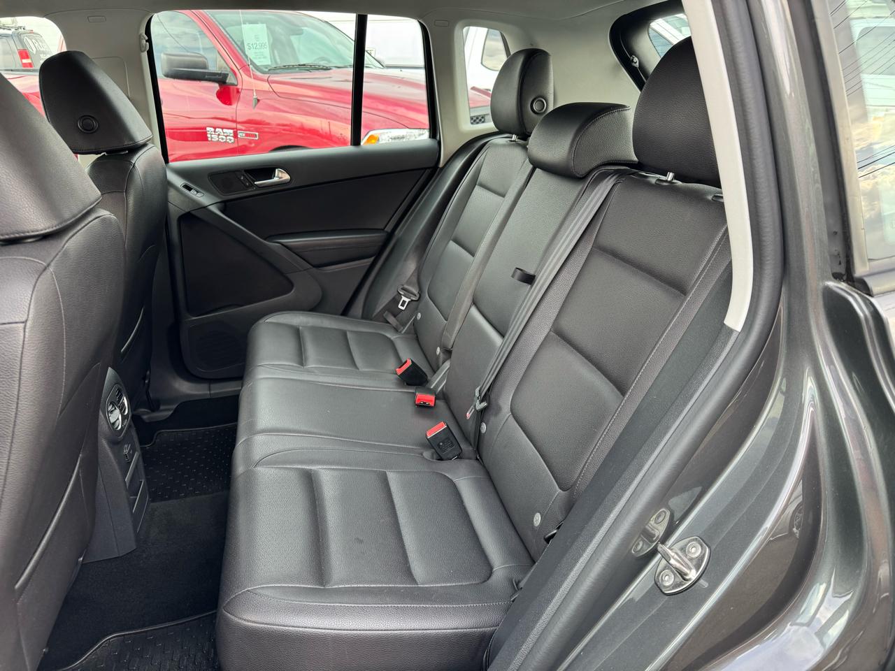 Volkswagen Tiguan SE 2016